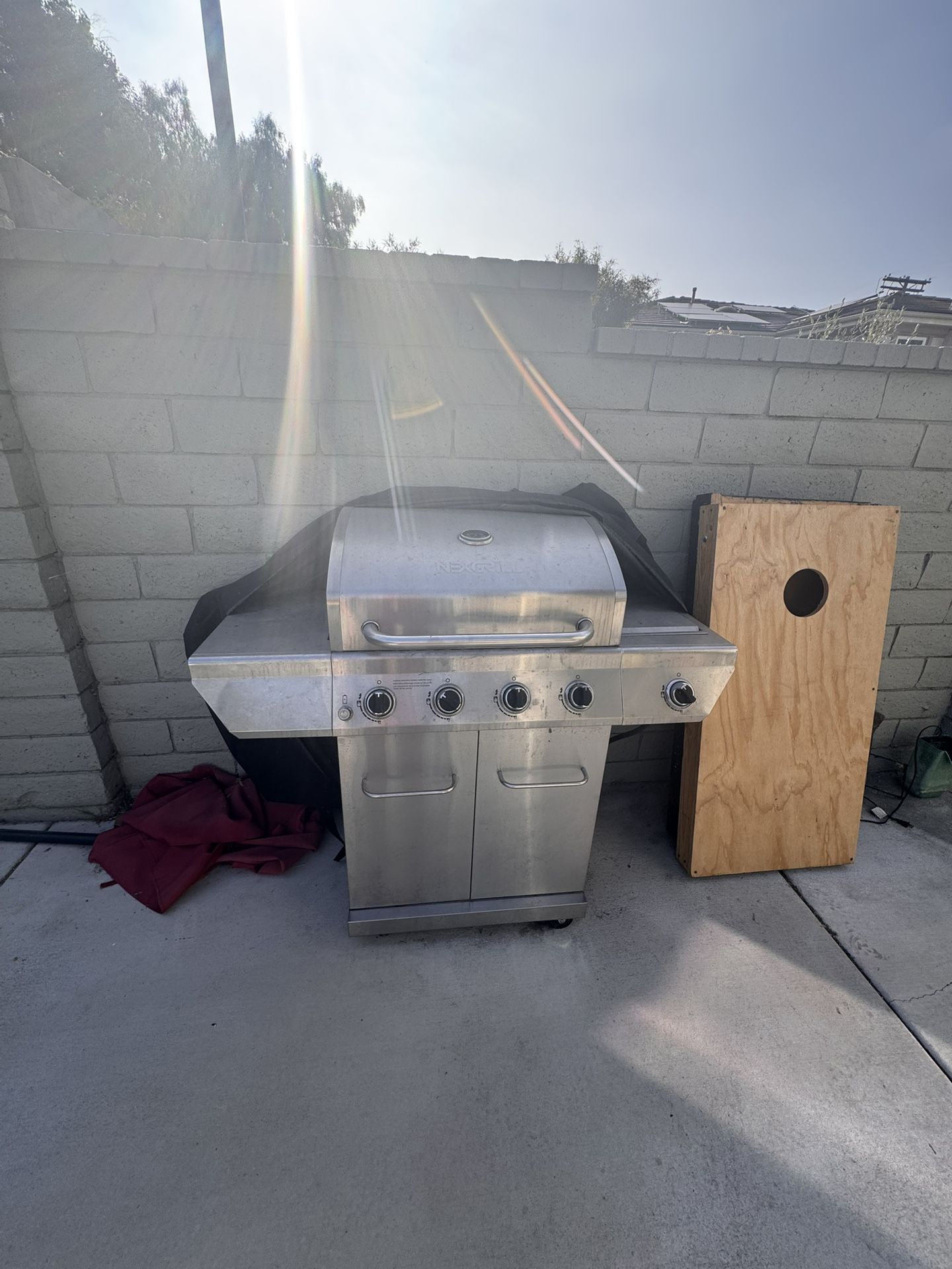 Barbecue Grill Like New
