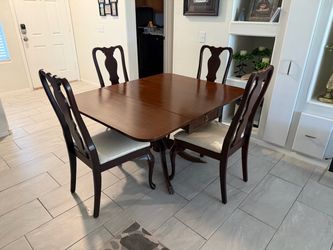 Dining Room Table & 4 Chairs
