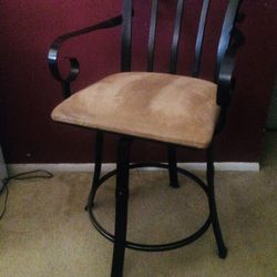 WROUGHT IRON BAR STOOL