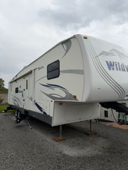 2009 Forest River Wildwood LA 356RBDS Fifth Wheel Travel Trailer