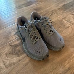 Nike Air Zoom Winflo 6 gray sneakers in US 9 brand new never worn