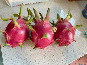 Organic Dragon Fruits Cutting 