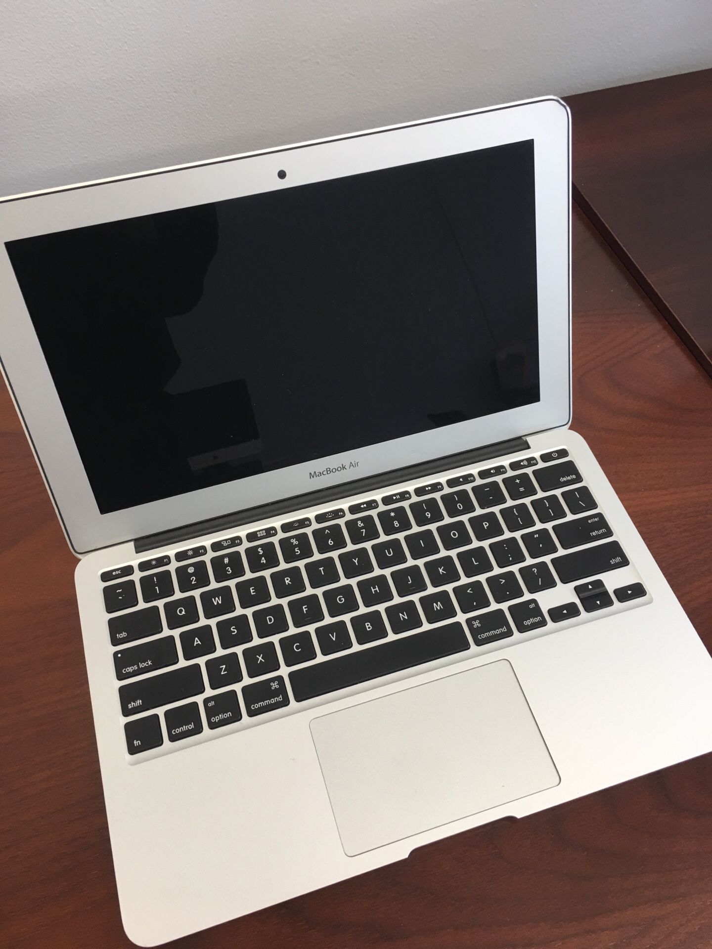 MacBook Air 11’ 1.4 GHz, i5, 4GB, 128GB SSD