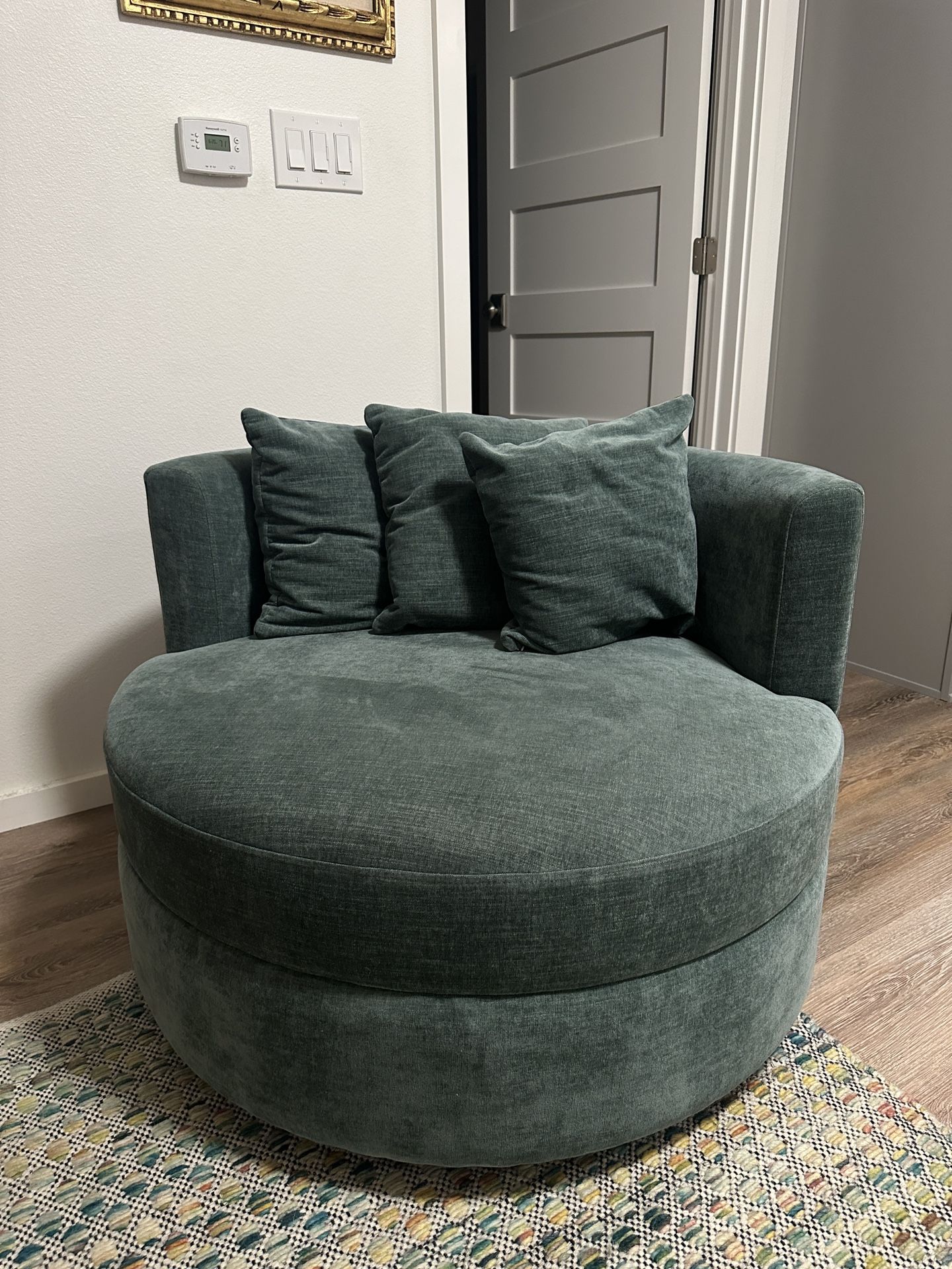 Upholstered Swivel Chair with Pillows for Sale in Long Beach, CA OfferUp
