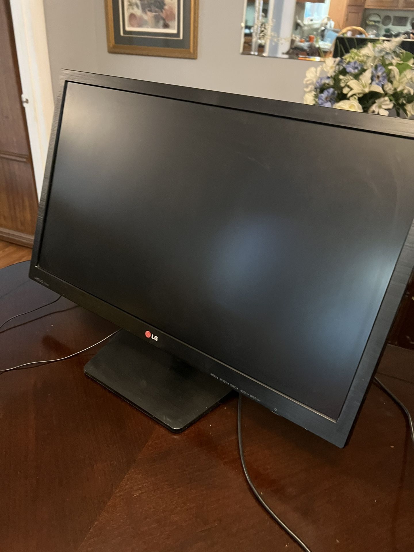 27” LG Computer Monitor
