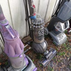 FIVE DYSON VACUUMS + 2 SHARK VACUMMS FOR PARTS OR REPAIR 