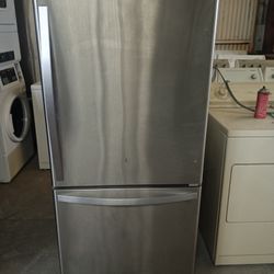 Refrigerator Whirlpool Everything Is And Good Working Condition 3 Months Warranty Delivery And Install 