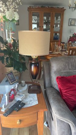 Hermosa Lámpara De rooms To Go. Como Nueva. $50