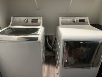 GE washer and dryer set