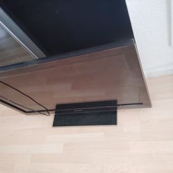 Samsung TV  40 Inch. Non- Smart .  