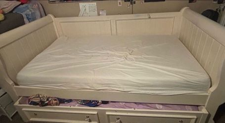Bed with pull out underneath