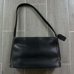 COACH Vintage Bleeker Zip Style#9309 Black Leather Shoulder Bag Handbag