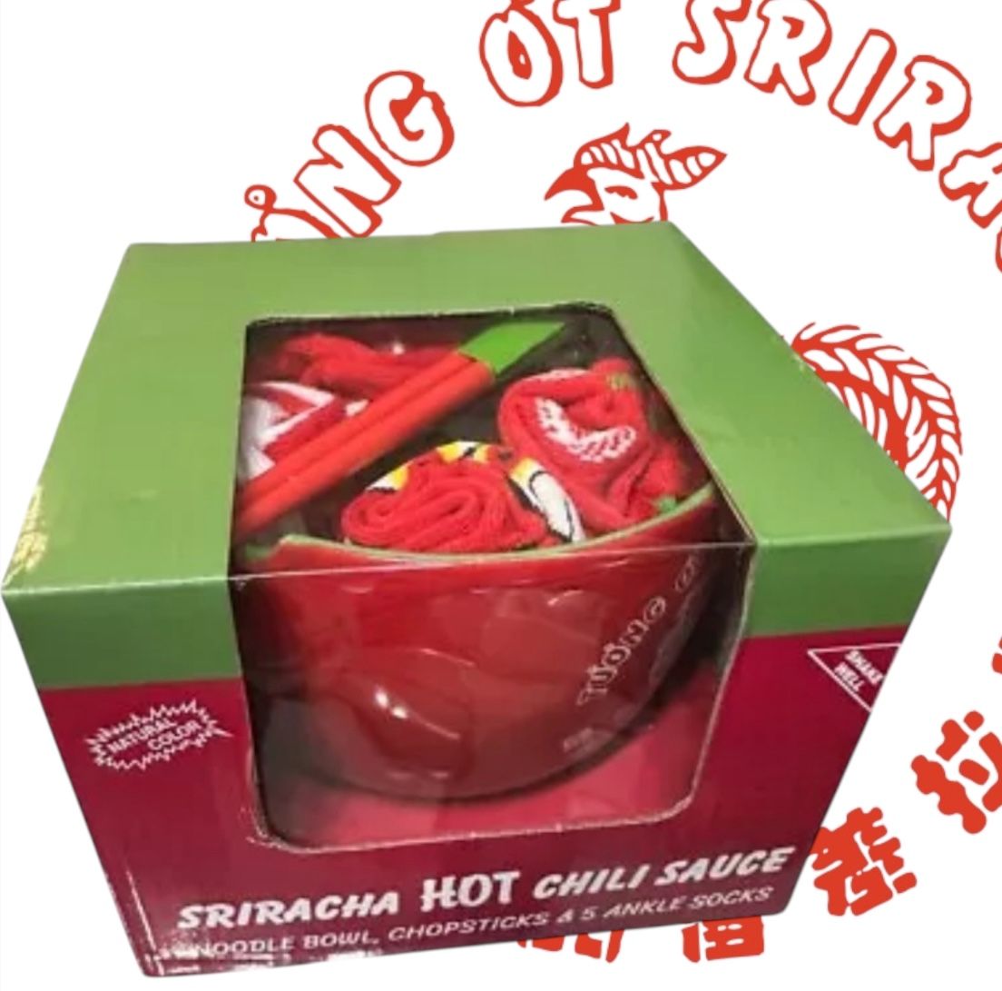 SRIRACHA Ceramic Noodle Bowl, Chopsticks And 5 Ankle Socks Gift Box