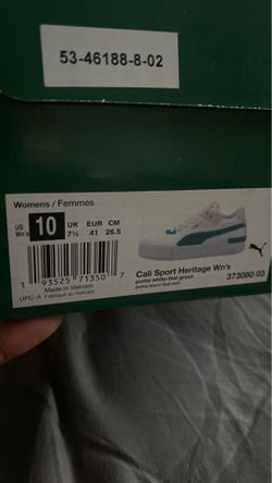 Women pumas size 10
