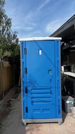 porta potties/ banos 