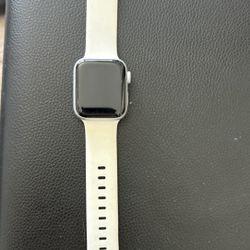 Apple Watch SE (2nd Gen) – 40mm – 32GB – Great Condition