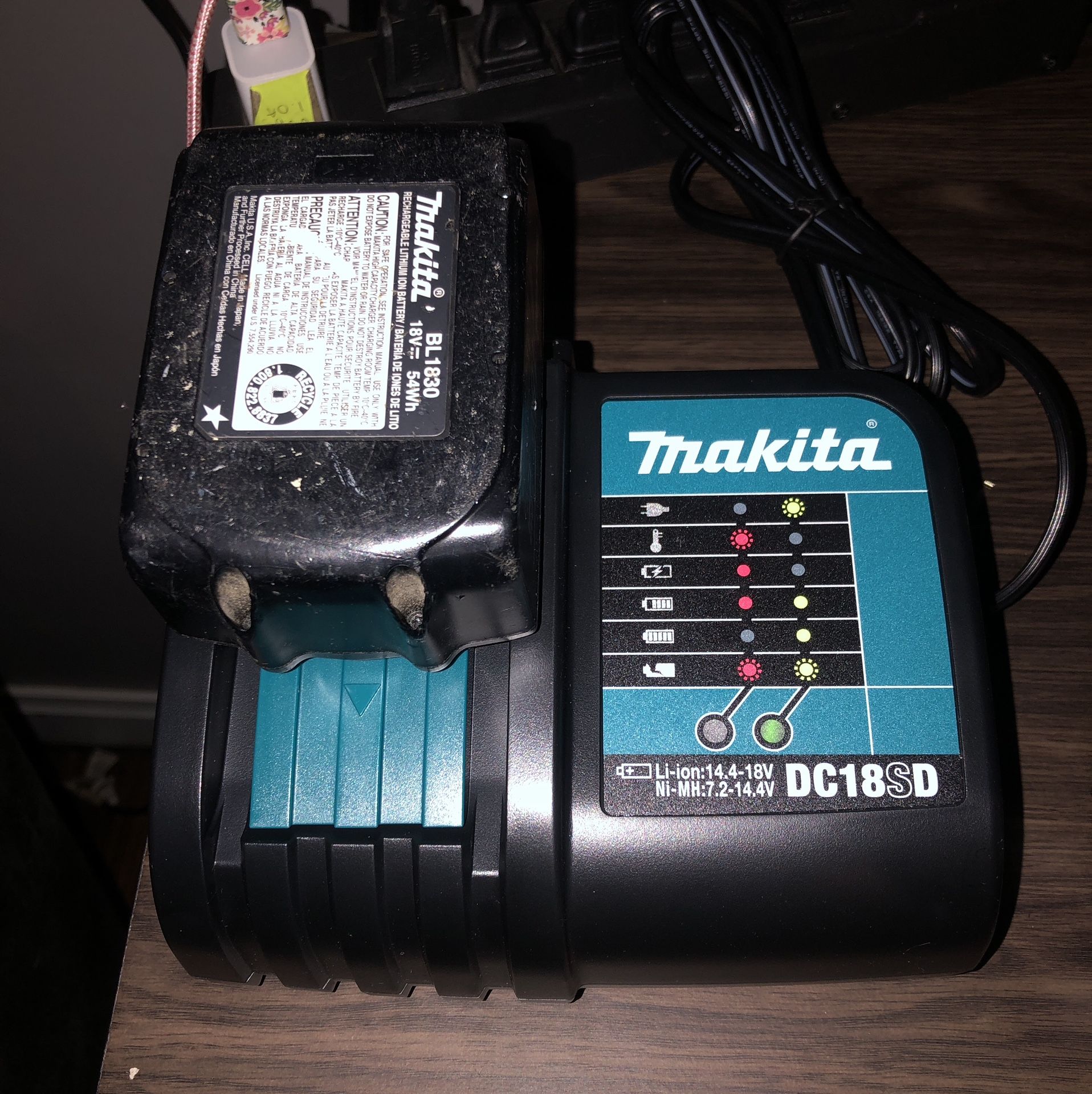Makita 18v Battery Charger & 3 batteries