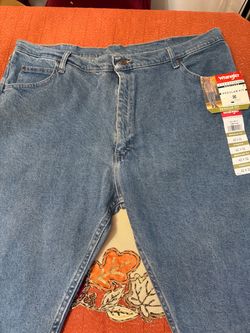 New men’s jeans brand Wrangler good quality size 42 by 32 Regular!🌺