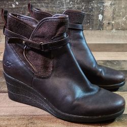 UGG Emalie Brown Leather Shearling Sole Wedge Bootie 1005286 Women’s Size 9