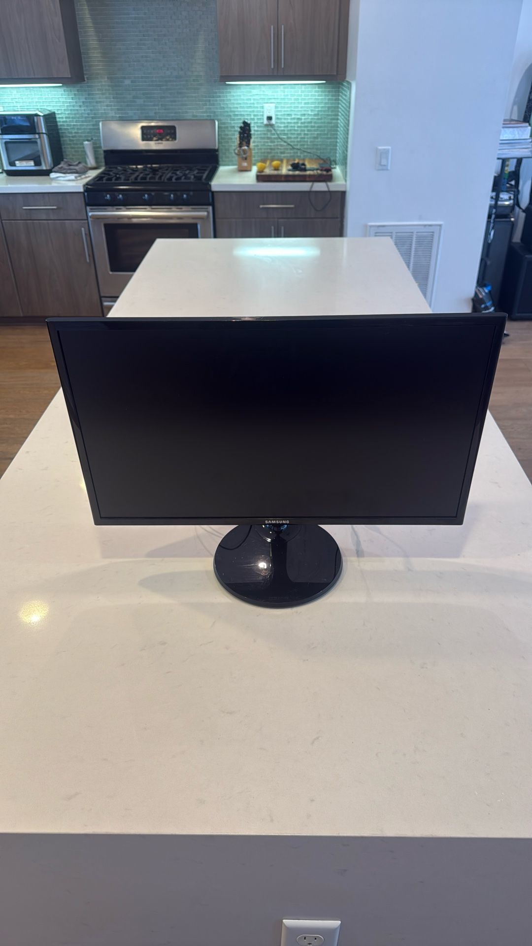 Samsung 24” Monitor