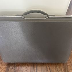 Vintage Royal Traveller Luggage Suitcase W/ Baseball Cards Inside 