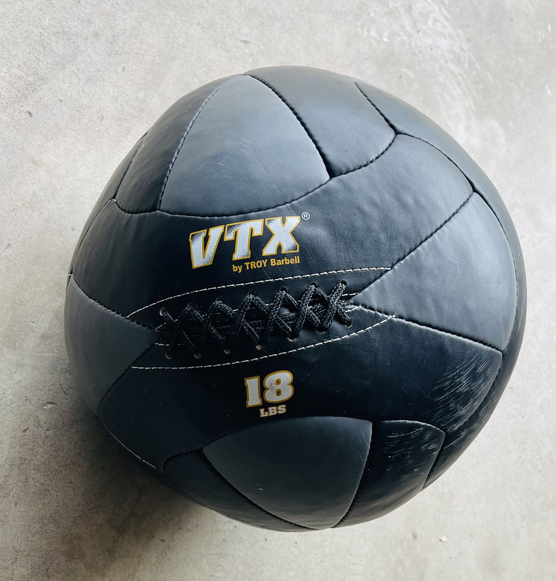 VTX PWB Leather Wall Ball  18 lb