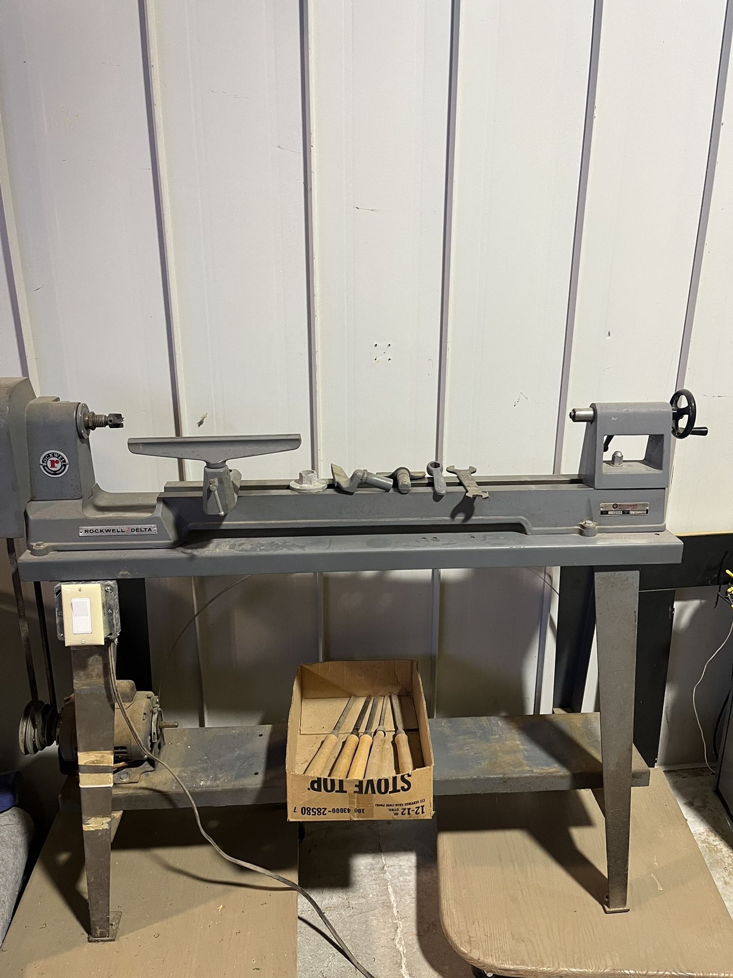 Delta Rockwell Wood Lathe With Tooling