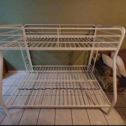 I'm selling a Twin/Full bunk bed. 