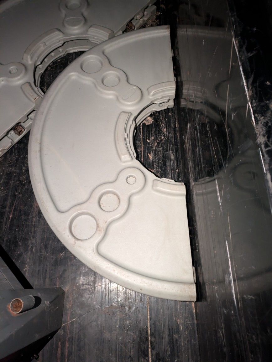 Round Crawfish Tables