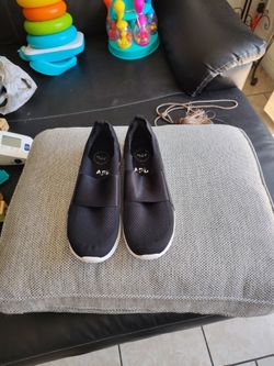 APL.     Women Size. 9