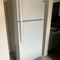 Refrigerator - Moving - Must pick up