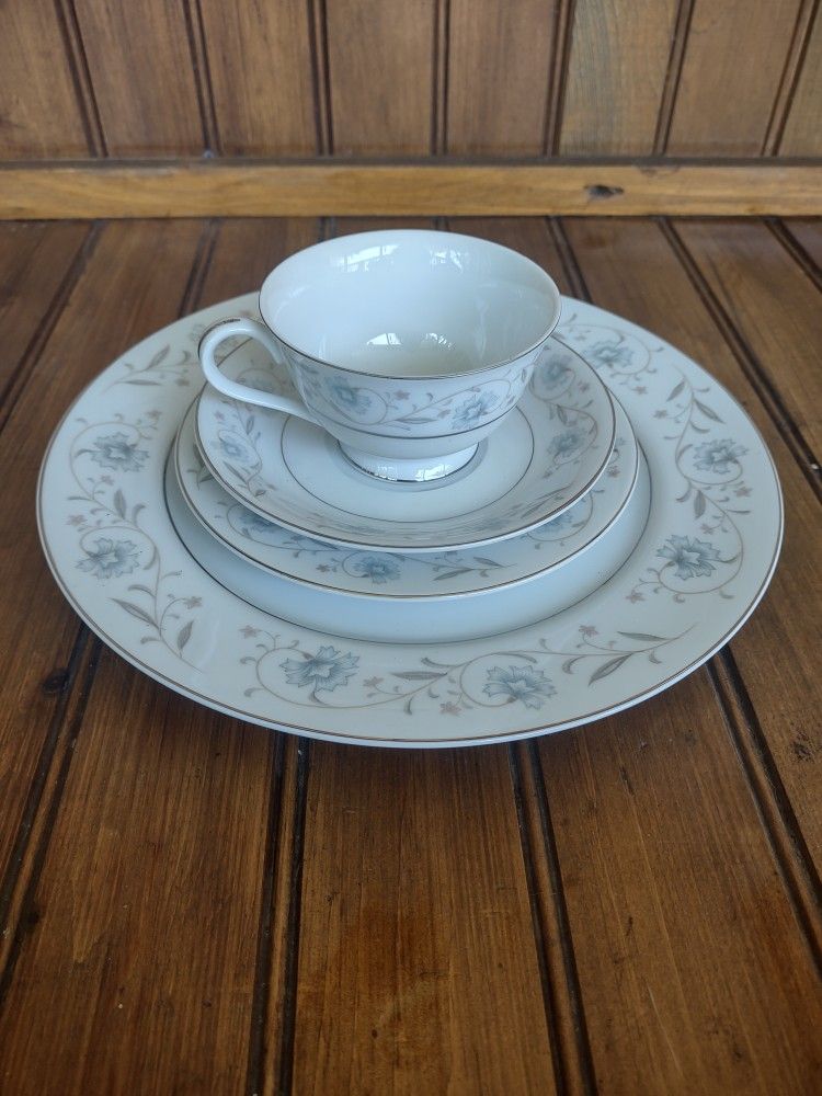 Vintage english garden fine china 1221 japan 4 piece set