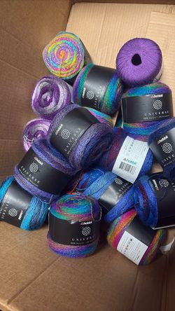 Hobbii UNIVERSE yarn, ball, 3.5 oz, NEW
