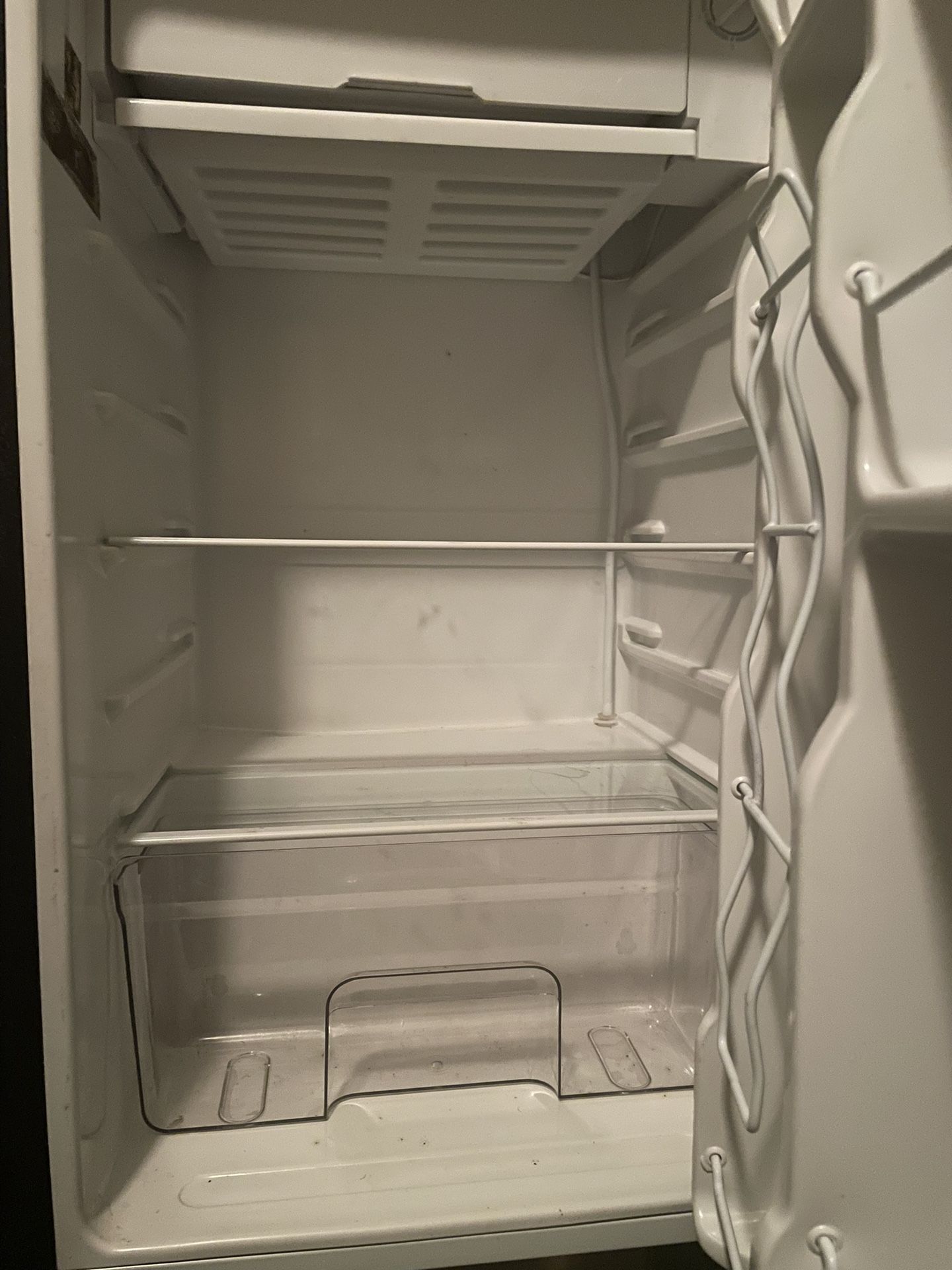 Tack Lift Medium Size Refrigerator