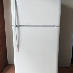 🔆☆Kenmore☆🔆 White Fridge in Perfect Condition
