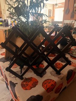 Wine bottle holder