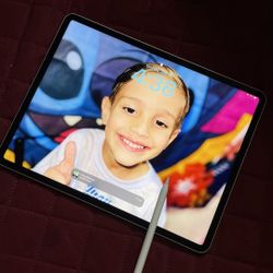 iPad  Pro 12.9 , 6 generation - 128GB   And   MacBook Pro, 14-Inch, Nov 2023, Memory 8GB, macOS Sequoia 15.3