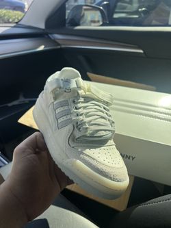 BAD BUNNY FORUM size 4