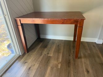 Pub table 2 bar stools