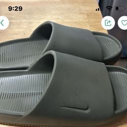 Men’s Size 10 Nike Slides