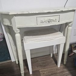 Vintage Looking Makeup Table 