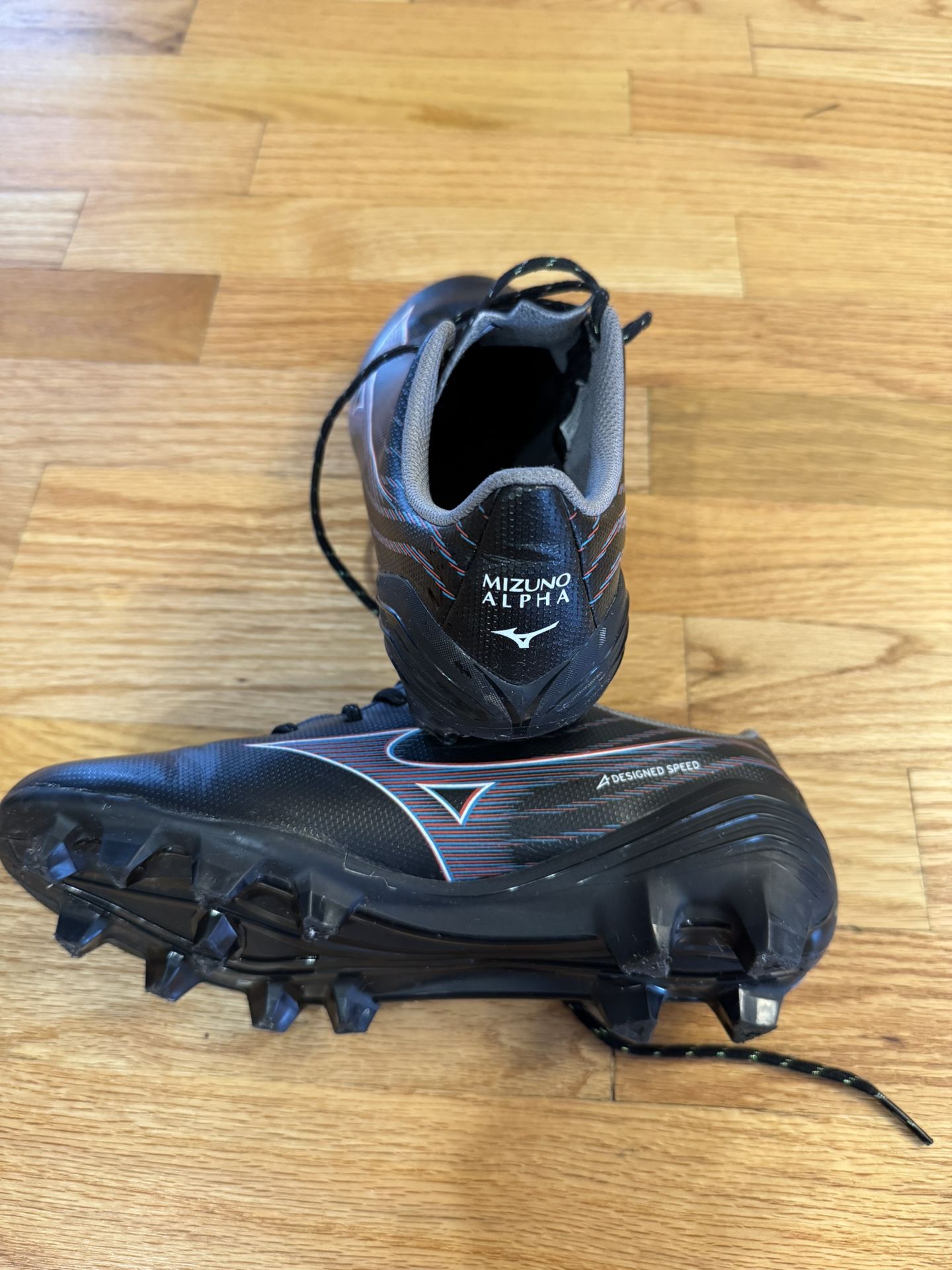 Mizuno Kids’ Alpha Select Soccer Cleats, Size 6