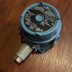 United Electric UE Pressure Switch j120