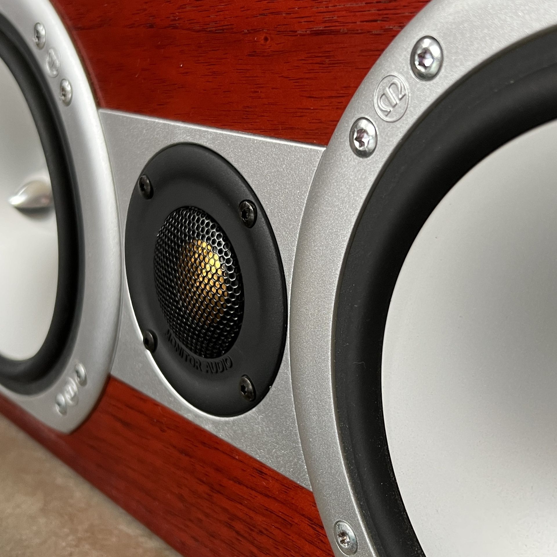 Monitor Audio center channel speaker Silver-RS LCR rosewood for