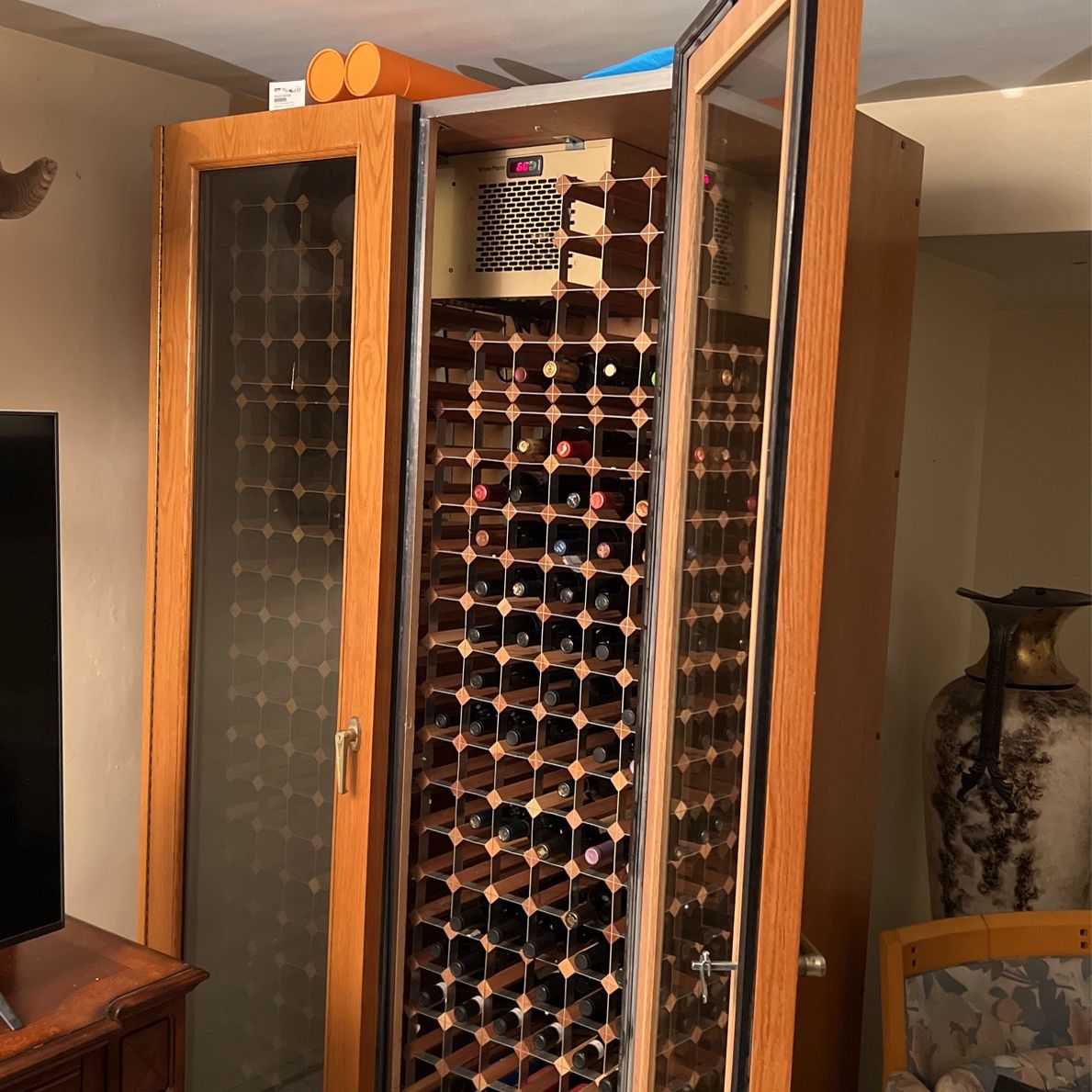PRICE REDUCED Must sell  Wine  Refrigerator, Wine Cooler,  60 Case Wine Fridge (Vinotemp) With Winemate Chiller.