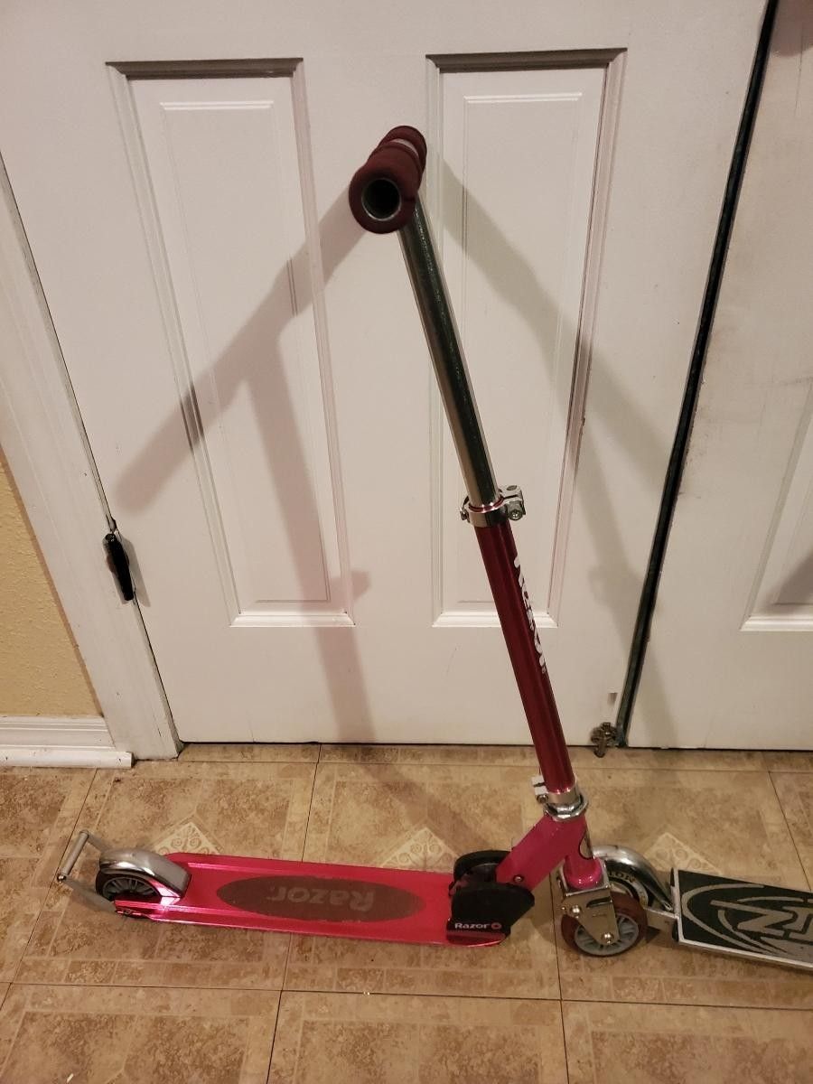 2 Scooter Boy And Girl 