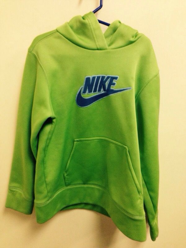 Boys Nike thermafit medium hoodie