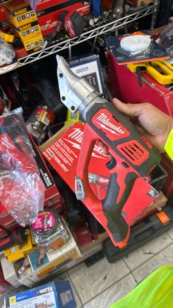 Milwaukee m18 cordless 18g double cut shear