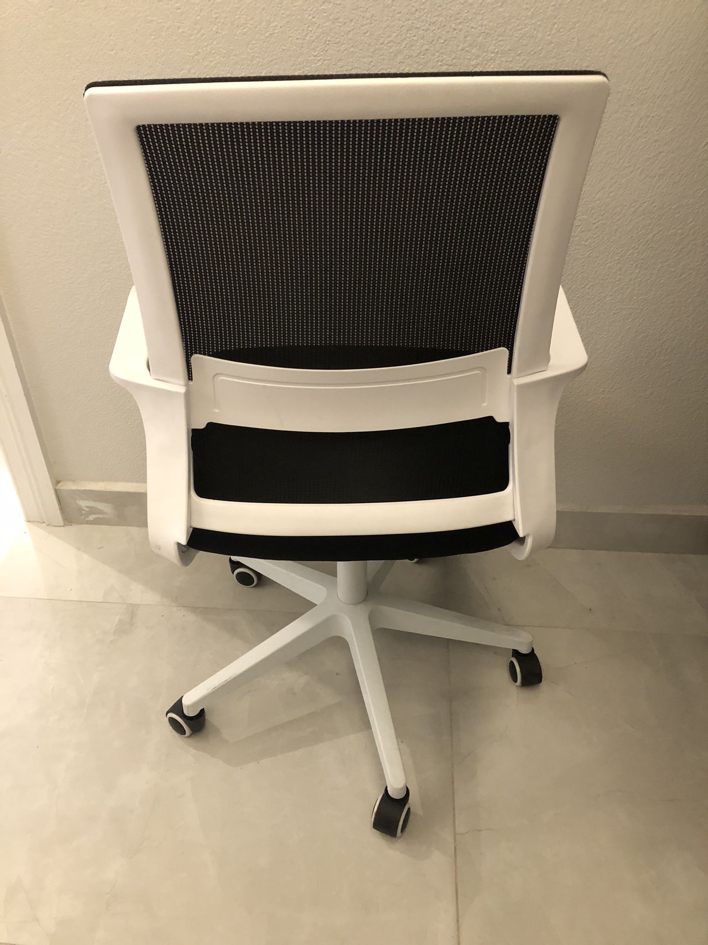 White/black Office Chairs