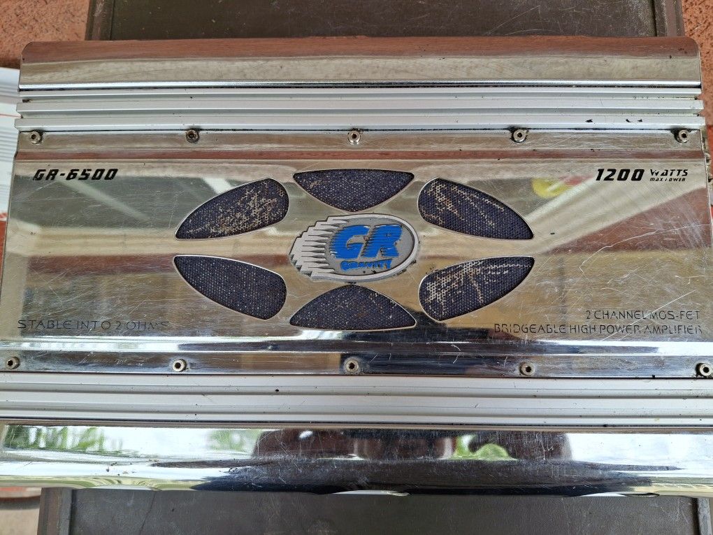 AMPLIFICADOR AMPLIFIER GRAVITY 1200 WATTS 2 CHANELS GOOD CONDICIÓN ABLO ESPAÑOL 